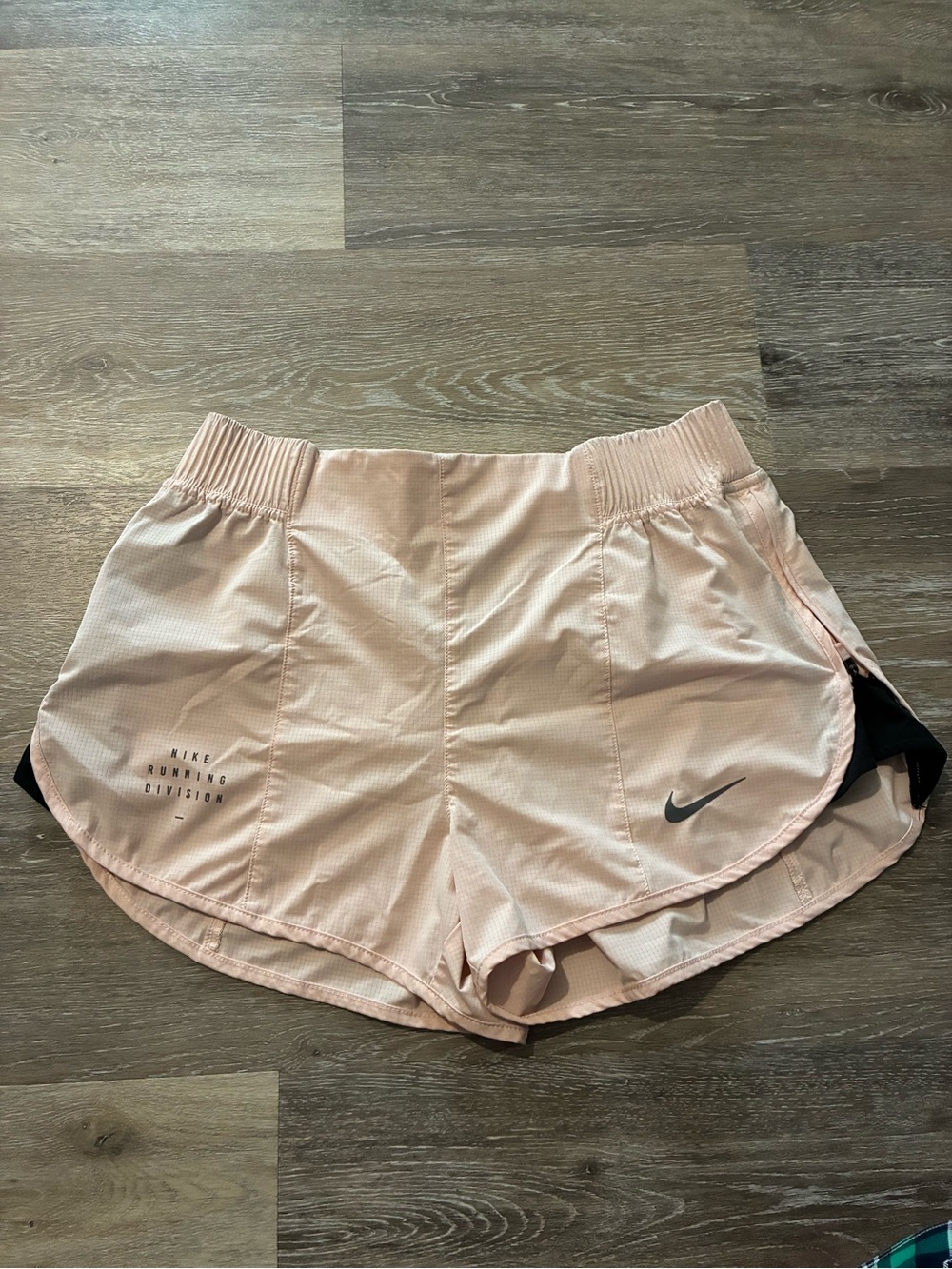 Nike Women’s Running Division Light Pink Athletic Running Shorts Size Medium